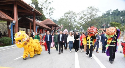 Lạng Sơn đón đoàn du khách quốc tế “xông đất” đầu năm 2026, mở ra kỳ vọng khởi sắc du lịch biên giới