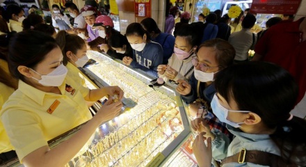 Giá vàng và ngoại tệ ngày 5/1: Vàng SJC tăng 3,4 triệu đồng/lượng 