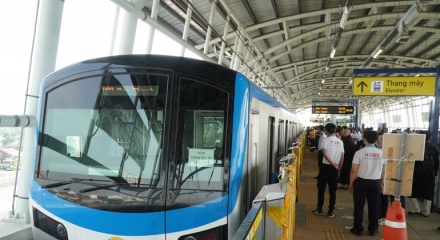 Metro số 1 điều chỉnh lịch vận hành và kéo dài giờ phục vụ cuối tuần để đáp ứng nhu cầu đi lại