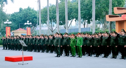 Công an tỉnh Ninh Bình tổ chức chào cờ tháng đầu tiên năm Dương lịch 2026
