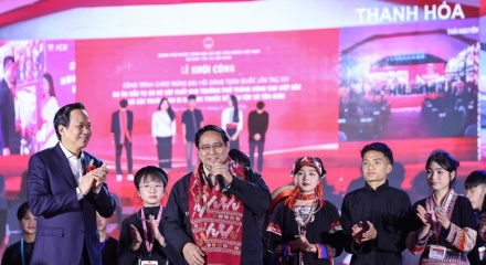 Xây dựng trường học khu vực miền núi, đồng bào dân tộc để gieo chữ, giữ nước 