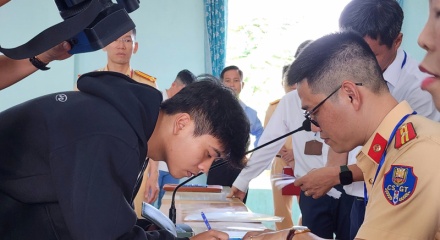 Phó Thủ tướng yêu cầu Bộ Công an đổi mới toàn diện công tác sát hạch và cấp GPLX