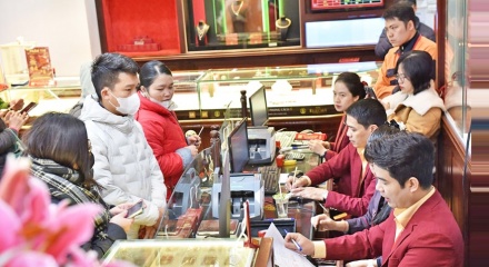 Giá vàng và ngoại tệ ngày 16/1: Vàng thế giới giảm nhẹ, trong nước đi ngang