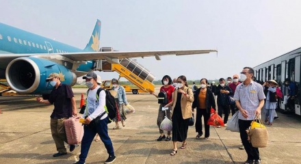 Hàng không mở loạt chuyến bay đêm, ngành đường sắt cung ứng 384.000 chỗ dịp Tết