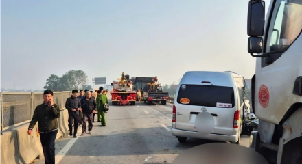 Vụ tai nạn 4 người tử vong trên cao tốc: Tài xế 'không giữ khoảng cách an toàn'