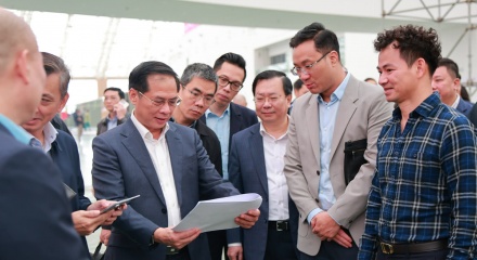 Phó Thủ tướng Bùi Thanh Sơn kiểm tra công tác chuẩn bị cho Hội chợ mùa Xuân 2026