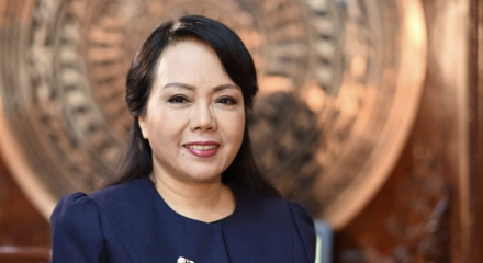 Ông Mai Tiến Dũng giới thiệu doanh nghiệp cho nguyên Bộ trưởng Kim Tiến