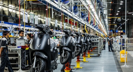 Thị trường xe máy điện Việt Nam và cuộc đua 'điện hóa' khốc liệt