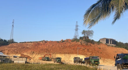 Khánh Hòa: Bắt quả tang khai thác, vận chuyển đất trái phép quy mô lớn tại xã Diên Lạc