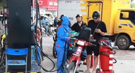 Giá xăng dầu ngày 3/4: Xăng tăng mạnh, dầu Diesel tăng hơn 5.000 đồng/lít