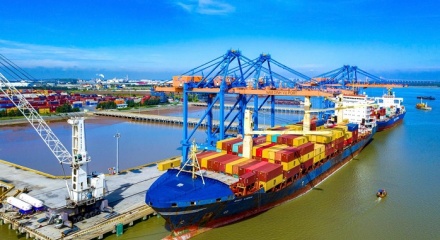 Miễn nhiều lệ phí vận tải để tiếp sức doanh nghiệp