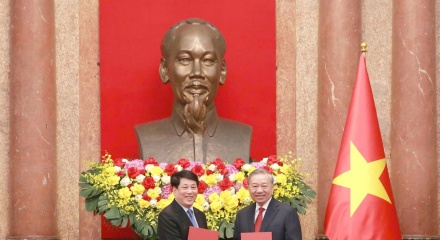 Bàn giao công tác giữa Tổng Bí thư, Chủ tịch nước Tô Lâm và nguyên Chủ tịch nước Lương Cường