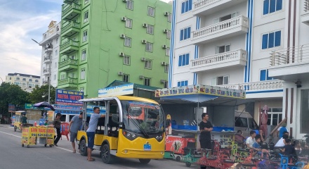 Yêu cầu người lái xe điện ở Khu du lịch Hải Tiến phải có bằng lái B2 trở lên