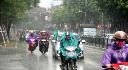 Dự báo thời tiết ngày 17/4: Miền Bắc chuyển mưa dông diện rộng, trời dịu mát