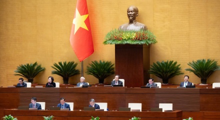 Tăng lương thế nào để vừa bảo đảm đời sống, phù hợp ngân sách?