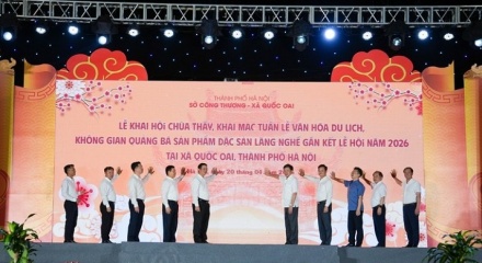 Khai mạc Lễ hội Chùa Thầy, gắn kết di sản văn hóa với quảng bá tinh hoa làng nghề Việt