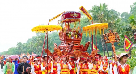 Độc đáo nghi thức rước kiệu về Đền Hùng tri ân công đức Tổ tiên