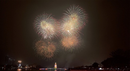 Rực rỡ đêm hội – Thành kính ngày Giỗ Tổ: Hành trình trở về cội nguồn đất Việt