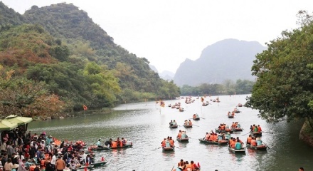 Du lịch Việt Nam đón 12 triệu lượt khách, doanh thu đạt kỷ lục tại nhiều địa phương