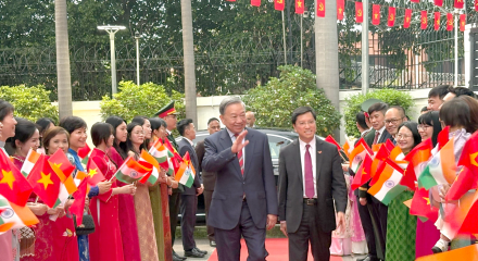 Tổng Bí thư, Chủ tịch nước Tô Lâm gặp gỡ cộng đồng người Việt Nam tại Ấn Độ