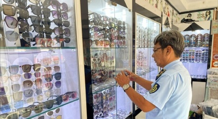 TP. Hồ Chí Minh tăng cường kiểm tra hàng giả, hàng nhái tại các điểm mua sắm