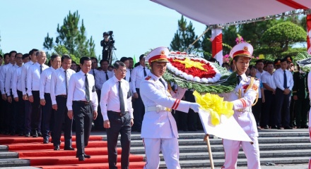 Thủ tướng Lê Minh Hưng dự lễ truy điệu và an táng hài cốt liệt sĩ tại tỉnh Quảng Trị