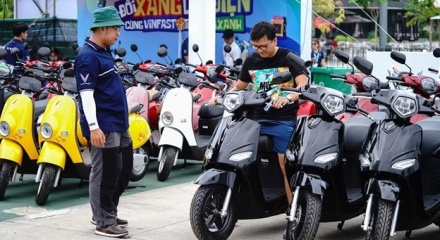 Hà Nội hỗ trợ tối đa 20 triệu đồng cho hộ nghèo chuyển đổi sang xe máy điện
