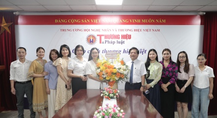 Trung ương Hội Nghệ nhân và Thương hiệu Việt Nam chúc mừng Thương hiệu và Pháp luật nhân ngày 21/6