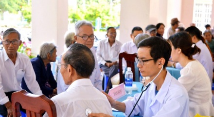 Từ năm 2026, người cao tuổi được khám sức khỏe định kỳ miễn phí ít nhất 1 lần/năm