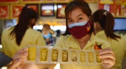 Giá vàng ngày 25/6: Vàng giảm tiếp, SJC hạ 800.000 đồng/lượng 