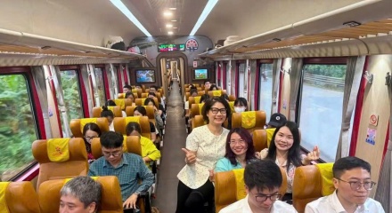 Chuyến tàu đầu tiên đưa các bác sỹ Bệnh viện Bạch Mai về cơ sở Ninh Bình làm việc