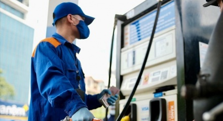 Xăng E5 RON92 giảm hơn 1.000 đồng/lít từ 16h chiều nay