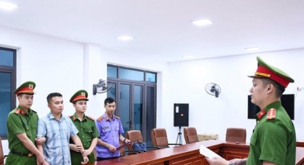 Tạm giữ khẩn cấp một giáo viên trường THPT chuyên Tuyên Quang sau vụ “mưa điểm 10”