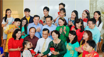 Đưa hệ giá trị quốc gia, văn hóa, gia đình và chuẩn mực con người Việt Nam thấm sâu vào đời sống xã hội