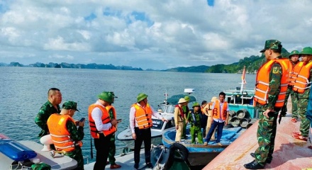 Vụ lật tàu trên biển Bản Sen, Quảng Ninh: Cứu sống 3 người, tìm thấy 1 thi thể