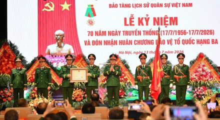 Bảo tàng Lịch sử Quân sự Việt Nam đón nhận Huân chương Bảo vệ Tổ quốc hạng Ba
