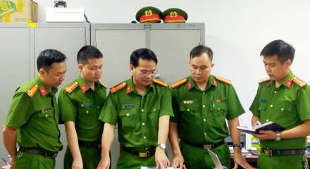 Thanh Hóa: Bắt giữ đường dây buôn bán nước hoa giả mạo các nhãn hiệu nổi tiếng