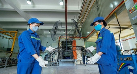 Ngành sản xuất Việt Nam bứt phá mạnh, PMI tháng 7 chạm mốc 52,9 điểm