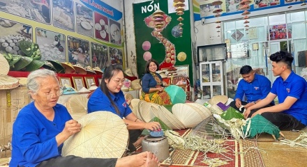 Cần giải pháp giữ chân người trẻ, duy trì kế thừa làng nghề Việt