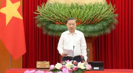 Xây dựng Điều lệ Đảng thật khoa học, dễ thực hiện và có sức sống lâu dài