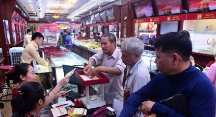 Giá vàng ngày 7/8: Vàng SJC và nhẫn trơn quay đầu giảm