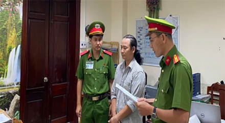 Ông chủ cửa hàng nổi tiếng giữa trung tâm Cần Thơ bị khởi tố