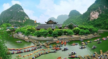 Du lịch Ninh Bình tăng trưởng mạnh, doanh thu 8 tháng vượt 20.600 tỷ đồng