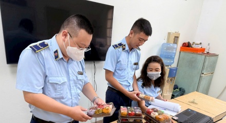 Hà Nội tăng cường kiểm soát thị trường dịp Trung thu 