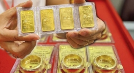 Giá vàng ngày 26/8: Vàng SJC và nhẫn trơn đi ngang