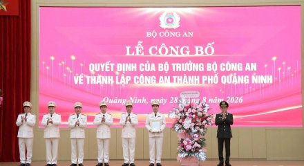 Công bố quyết định thành lập Công an thành phố Quảng Ninh