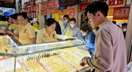 Giá vàng ngày 28/8: Vàng SJC giảm, thế giới hồi phục nhẹ