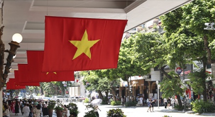 Hà Nội rợp bóng cờ đỏ sao vàng, tưng bừng không khí Quốc khánh 2/9