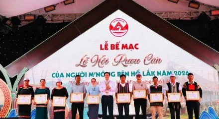 Men say đại ngàn bên hồ Lắk: Khi rượu cần kể chuyện văn hóa M’nông