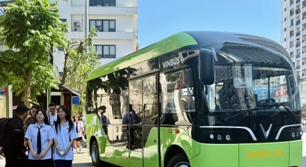 Quảng Ninh triển khai xe bus điện miễn phí đưa đón học sinh đến trường
